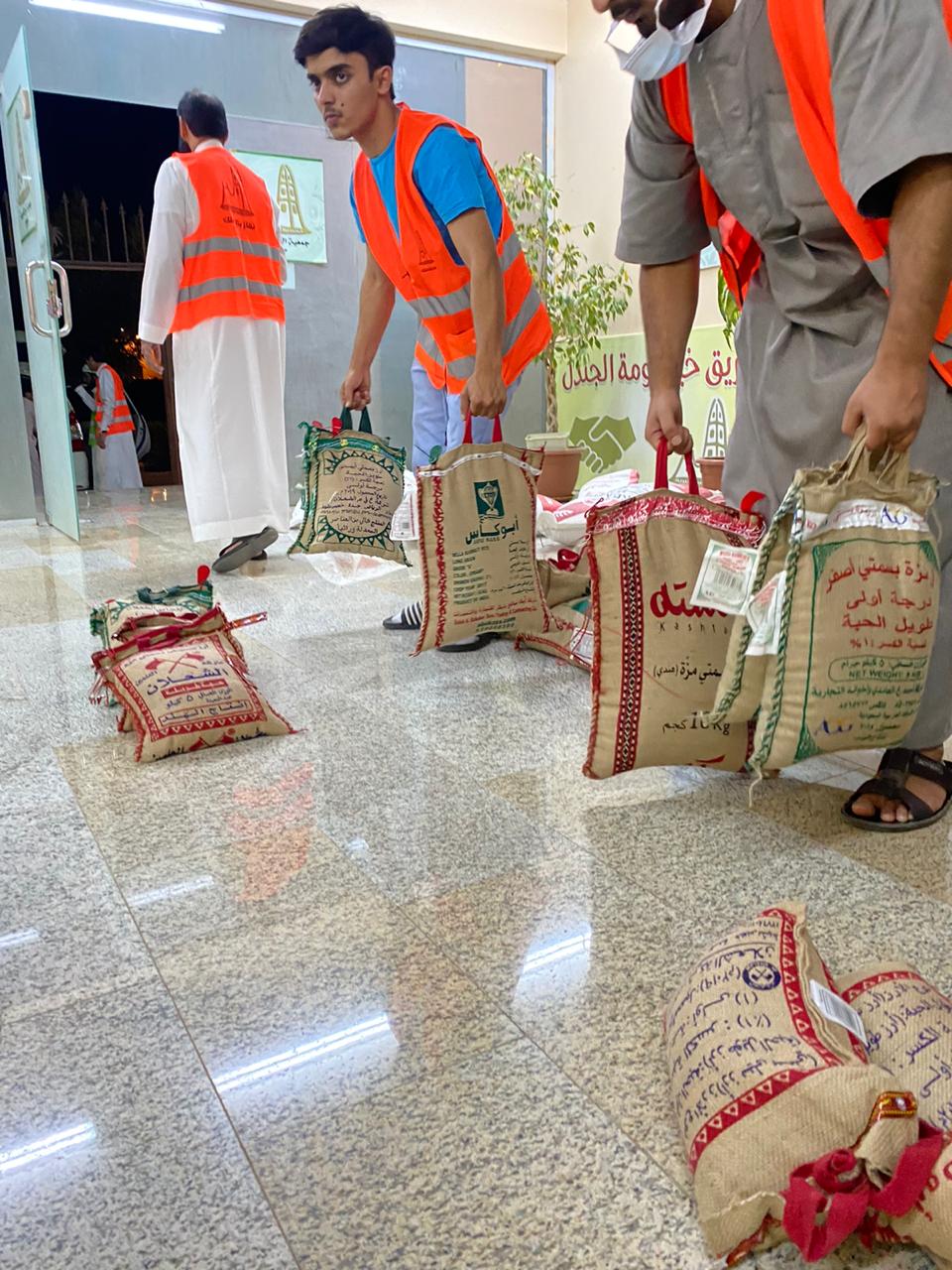 جمعية البر الخيرية بدومة الجندل توزيع زكاة الفطر لعام 1441 هـ جمعية